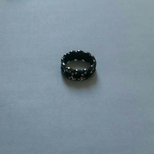 Black ring with small diamonds on the front